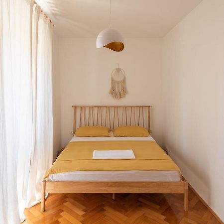 Pula City Apartment With Private Parking Free 外观 照片