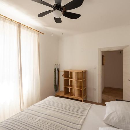 Pula City Apartment With Private Parking Free 外观 照片